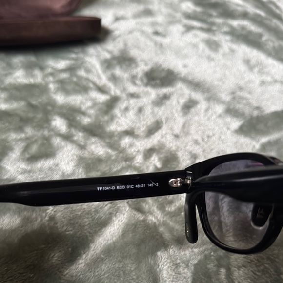 Tom Ford Sun Glasses - Picture 4 of 5